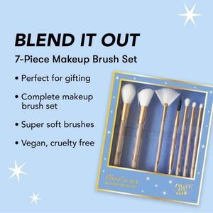 NWT! Blend It Out 7-Piece Makeup Brush Set by Holler and Glow